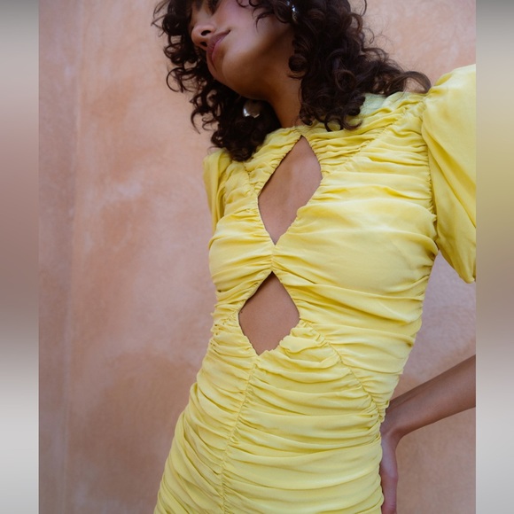 Elegant Yellow Evening Gown - Picture 3 of 13